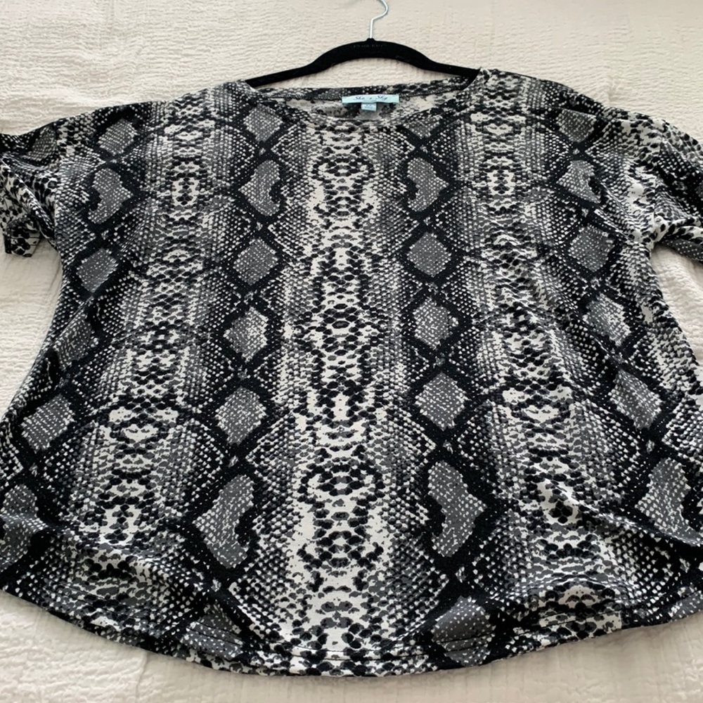 She & Sky women’s tee shirt, snakeskin fabric, size medium.